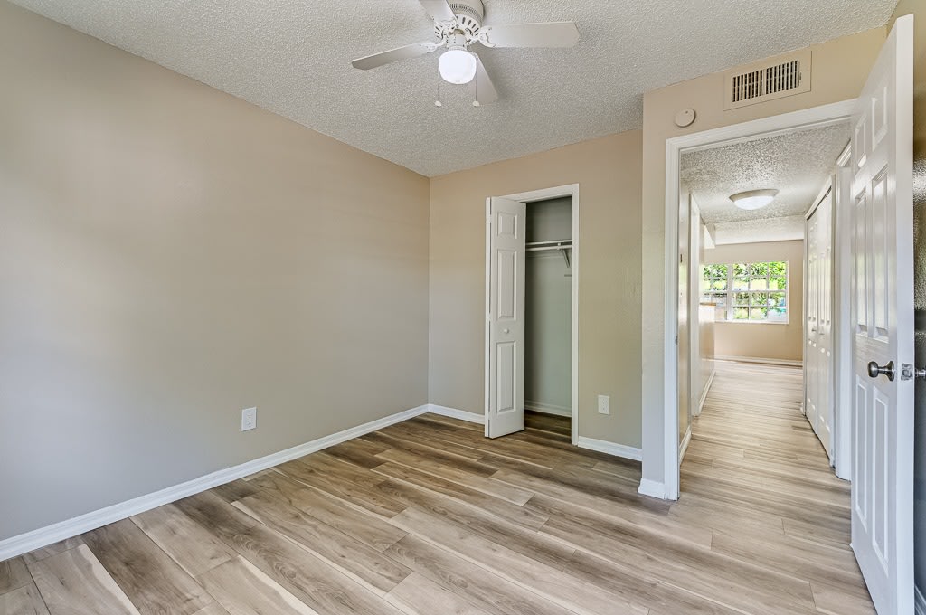 Green Oaks Apartments – photo 3