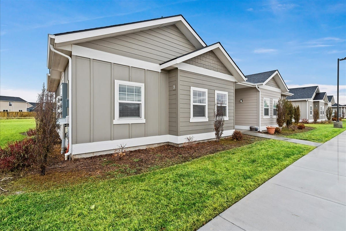 White Hawk Townhomes – photo 3