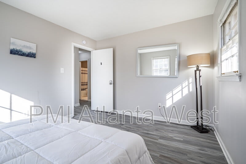 2135 Knighton Drive – photo 3