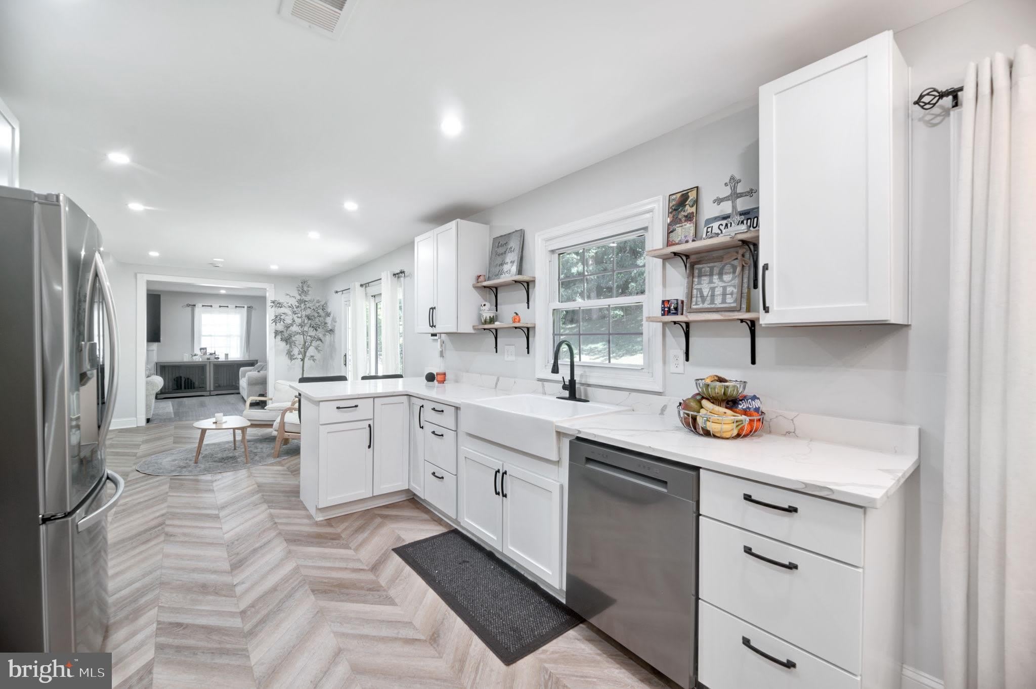 8812 CHURCHFIELD Lane – photo 2