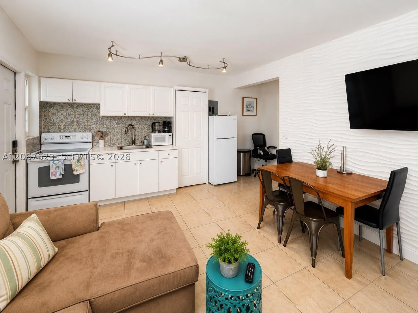 1639 Hayes St – photo 1
