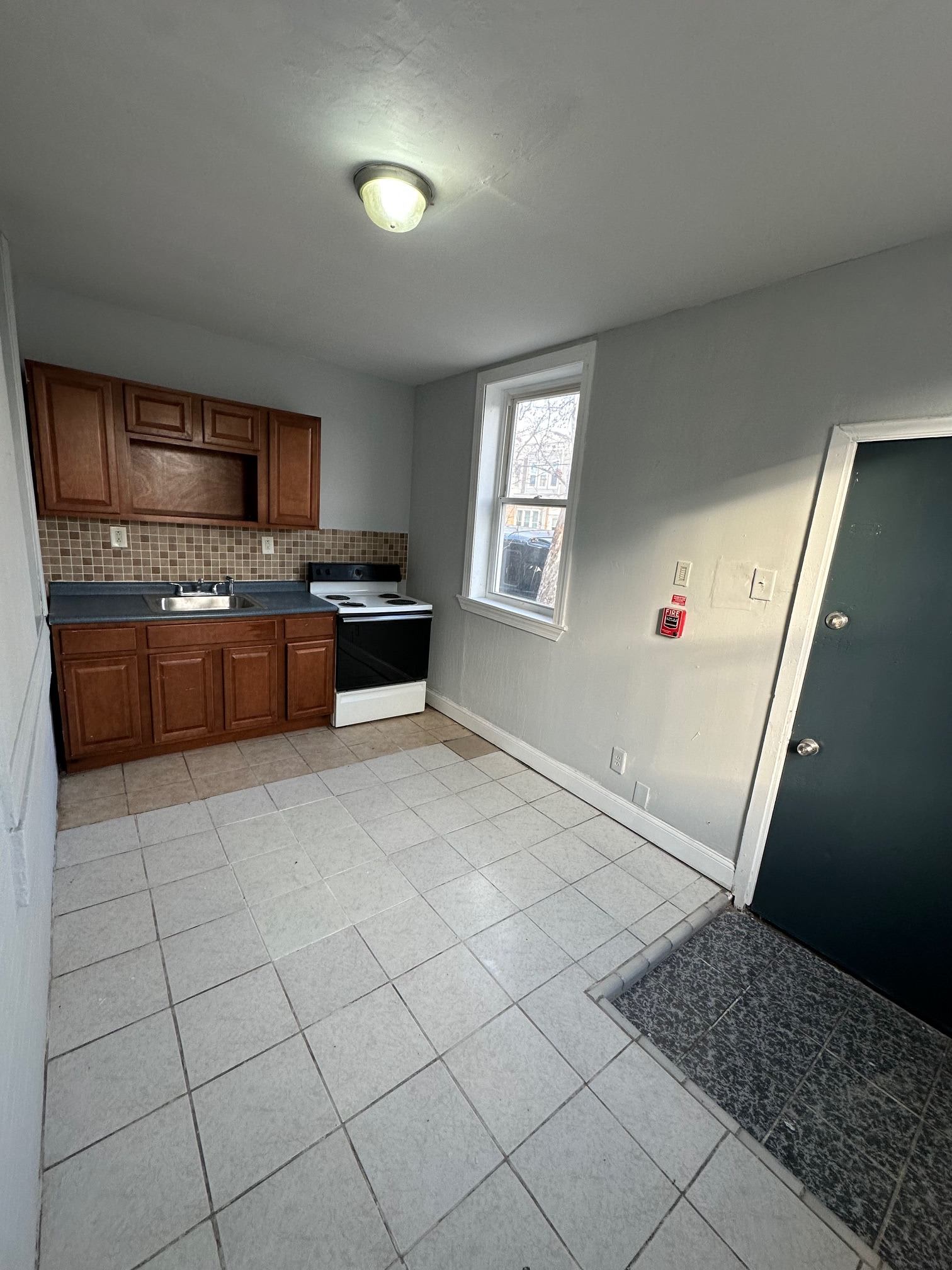 5900 Pine StAppt 4 – photo 4