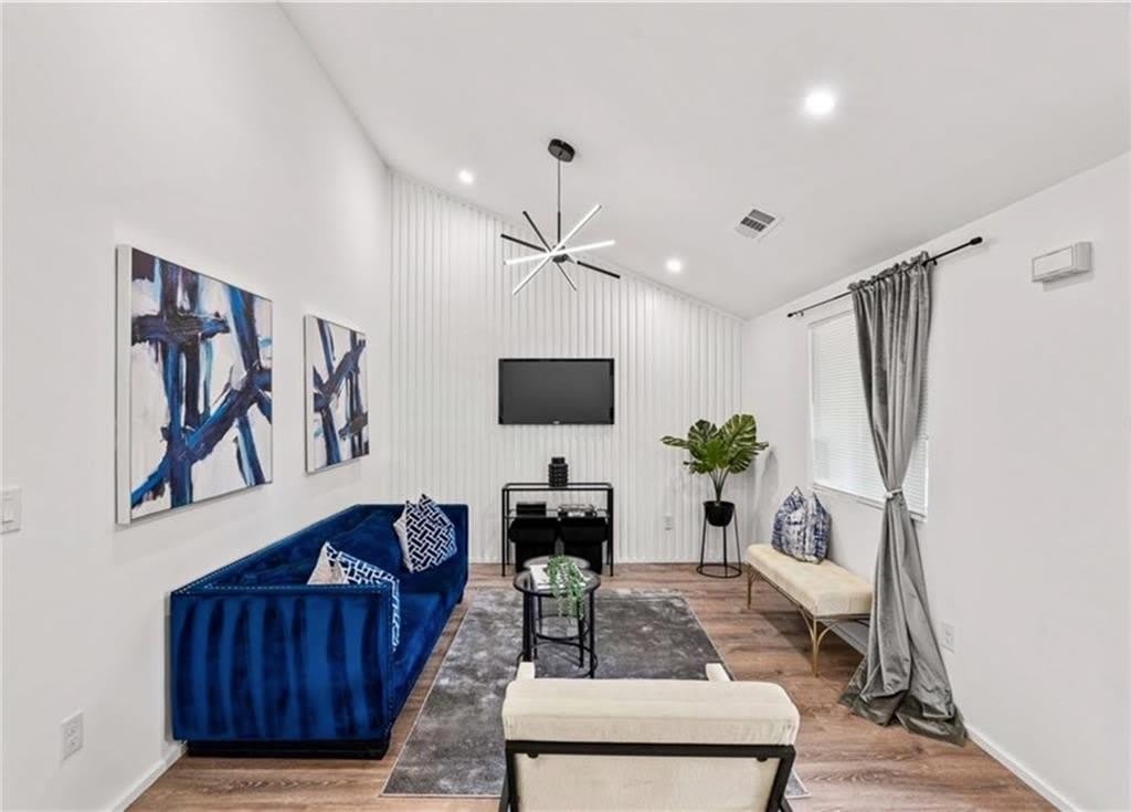 1111 Hillcrest Drive SE – photo 4