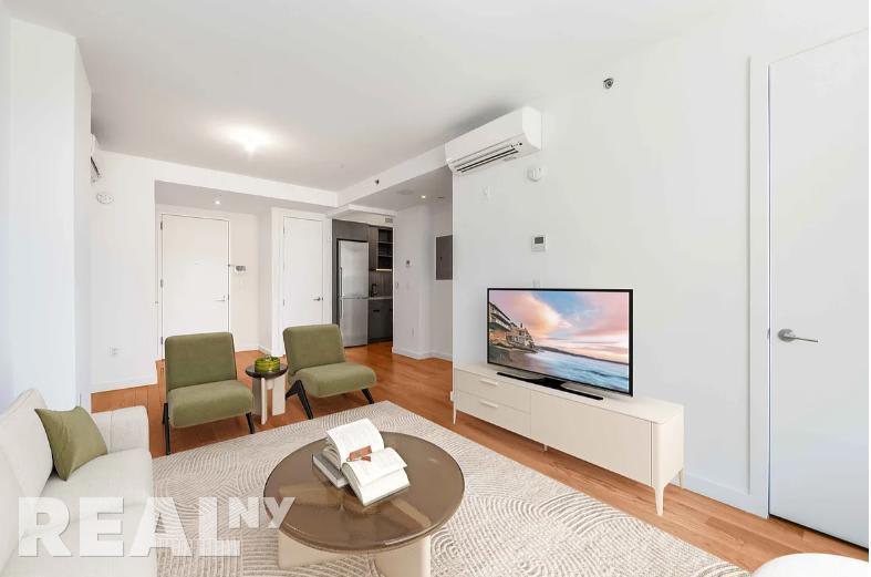 123 Melrose Street – photo 1