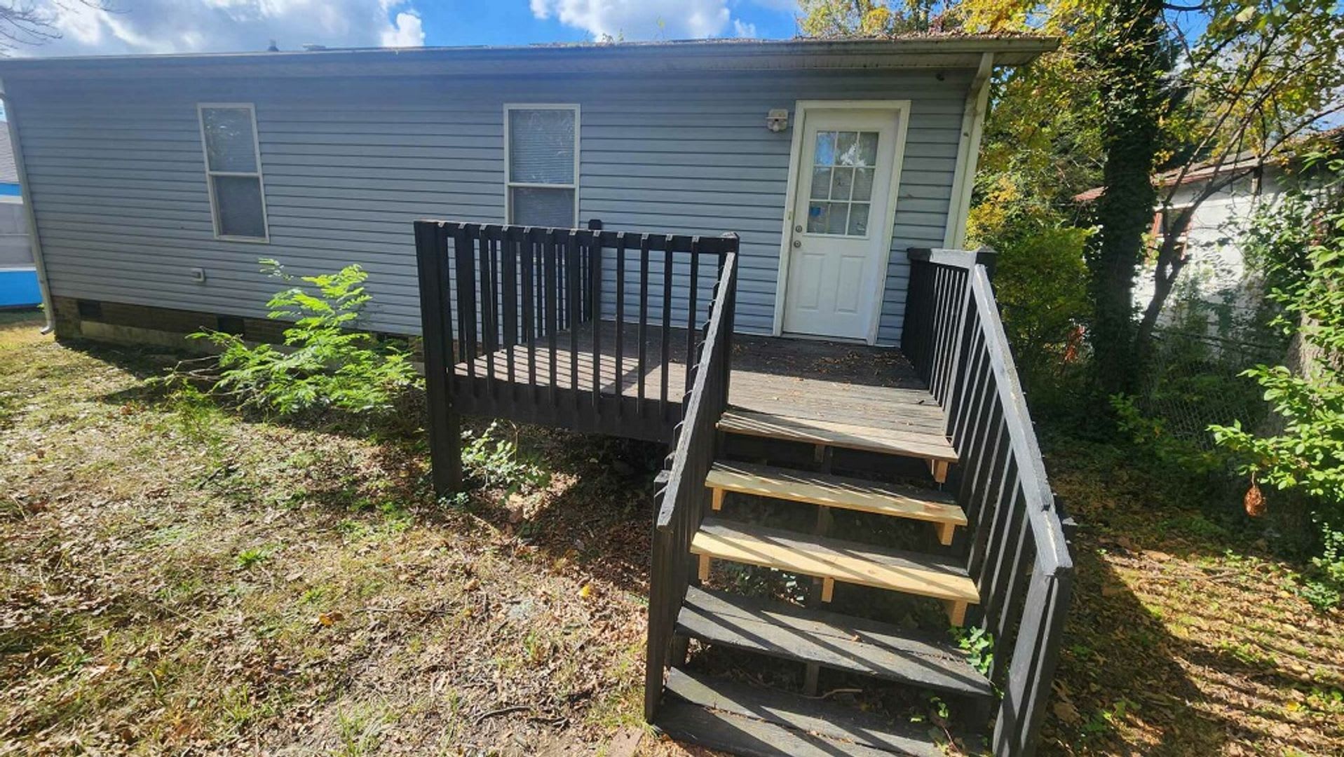 READY TO MOVE IN! 3 Beds 1.5 Baths! – photo 2