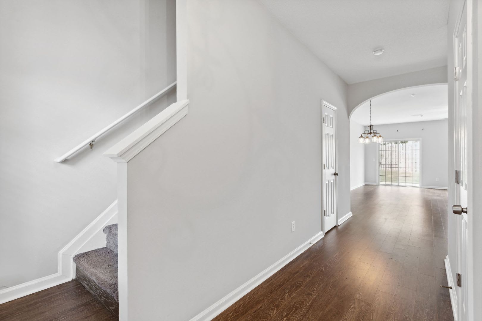Azalea Circle Charmer – Walkable, Stylish & Move-In Ready – photo 2