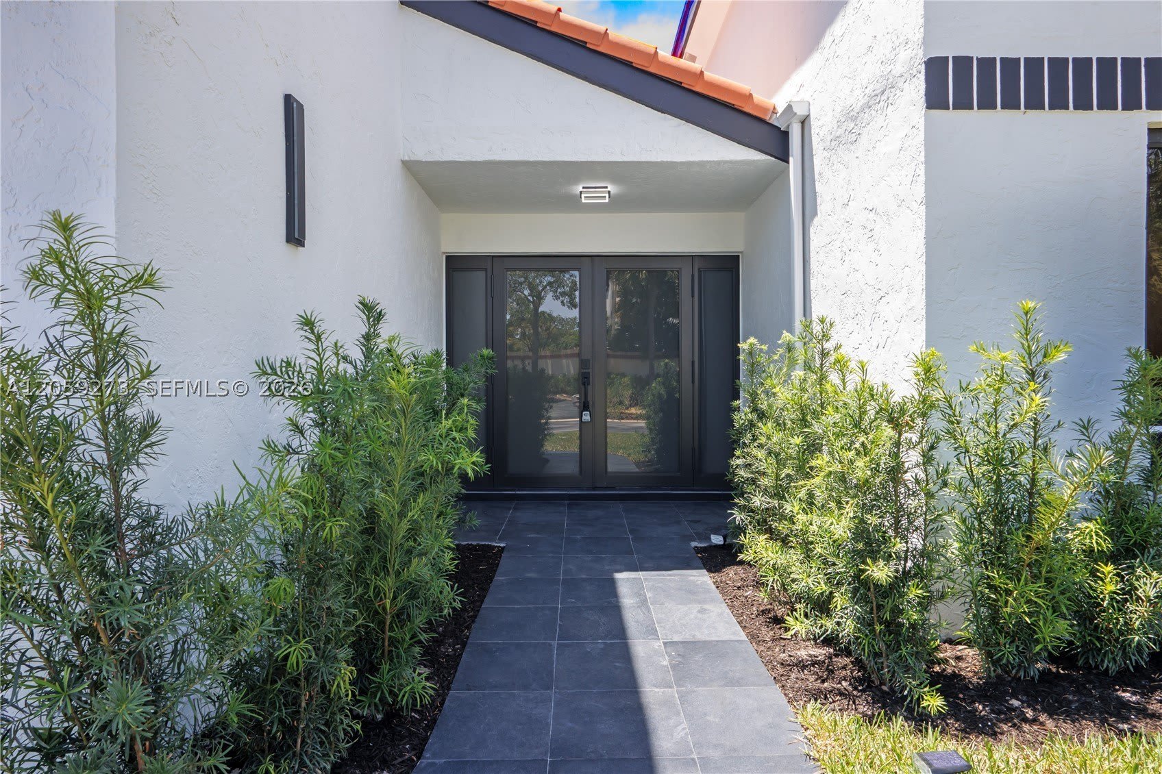 1543 SW 1st Ave – photo 3