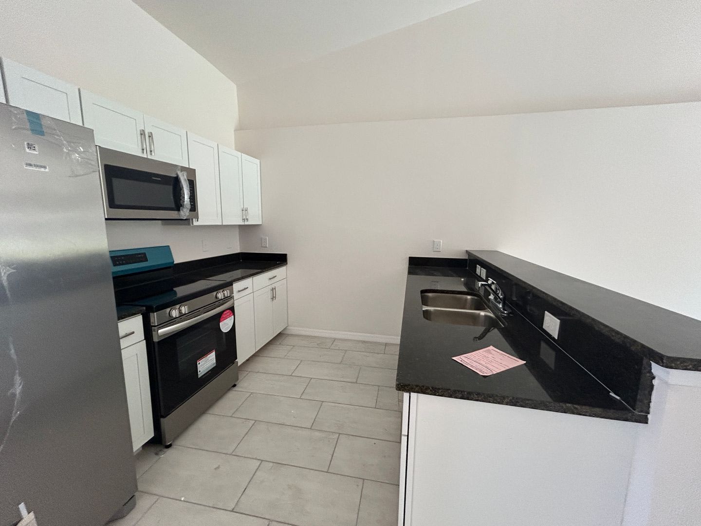 Coming Soon Newer 3/2 Duplex -1 car garage – photo 5