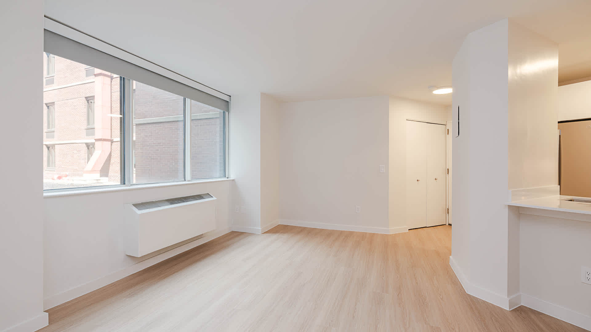 180 Riverside Boulevard – photo 2