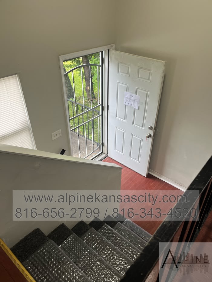 1521 Jackson Avenue – photo 3