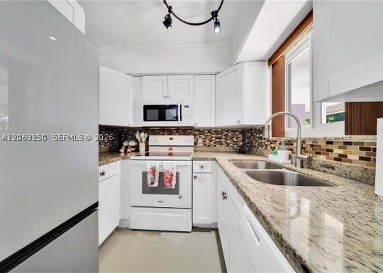 4064 NW 4th Ter – photo 3
