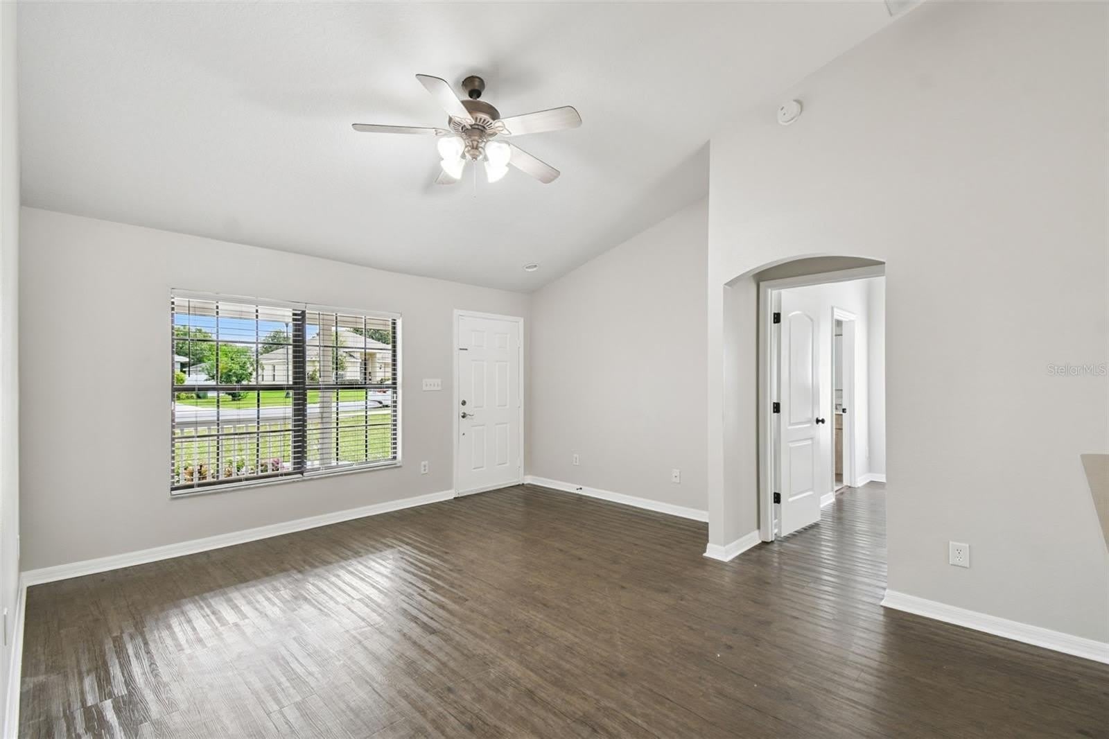 209 GOLDIE Street – photo 3