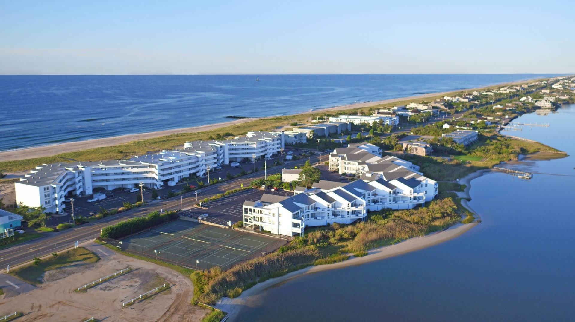 250 Dune Road – photo 1