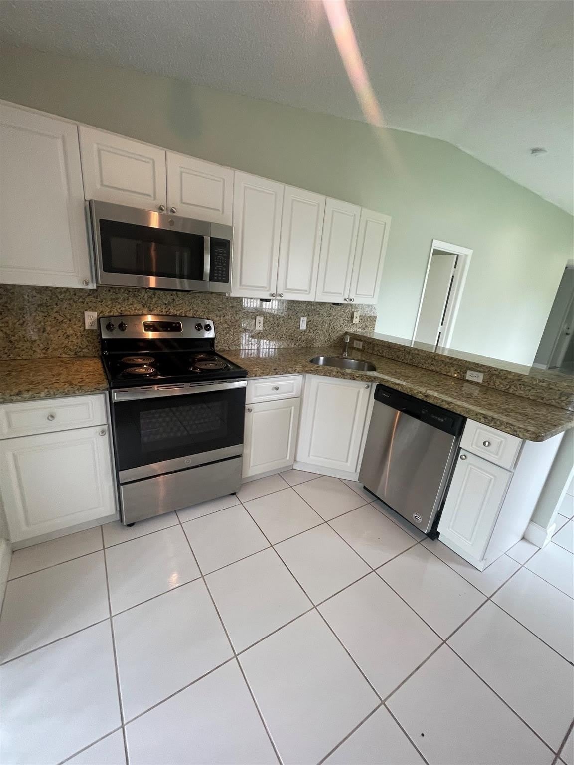 1810 SW 114th Terrace – photo 3