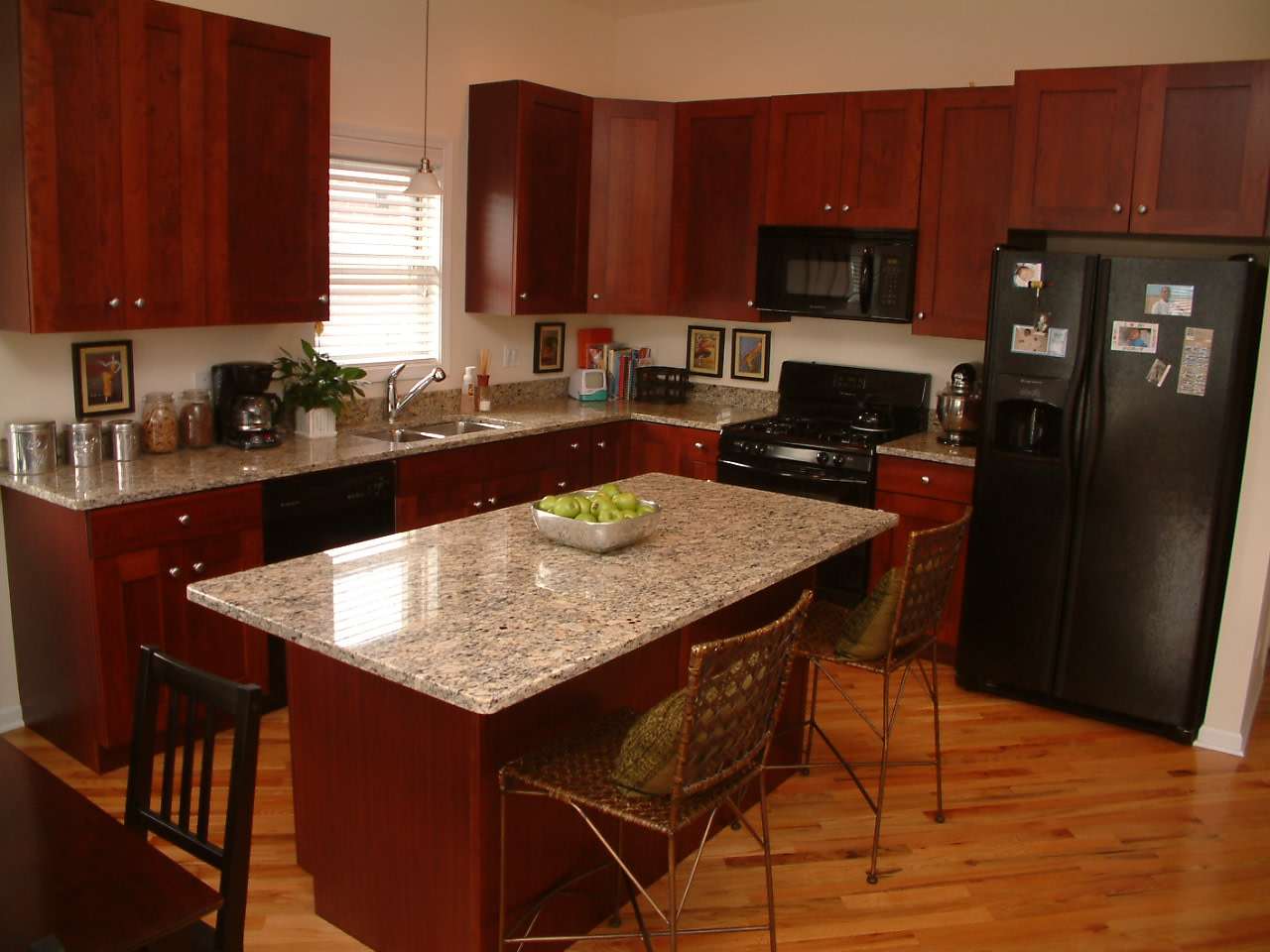 1528 W Greenleaf Ave – photo 4