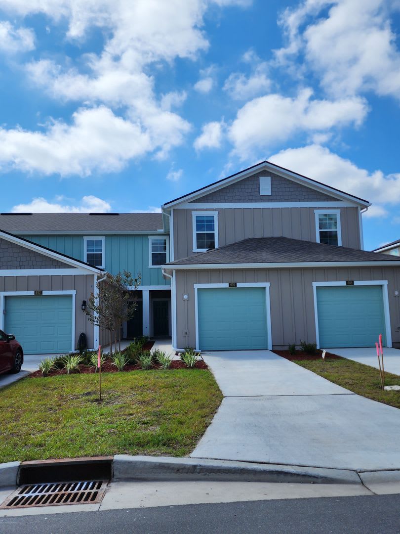 ***TWO WEEKS FREE*** New beautiful Three bedroom Two and a half bath two-story townhome – photo 1