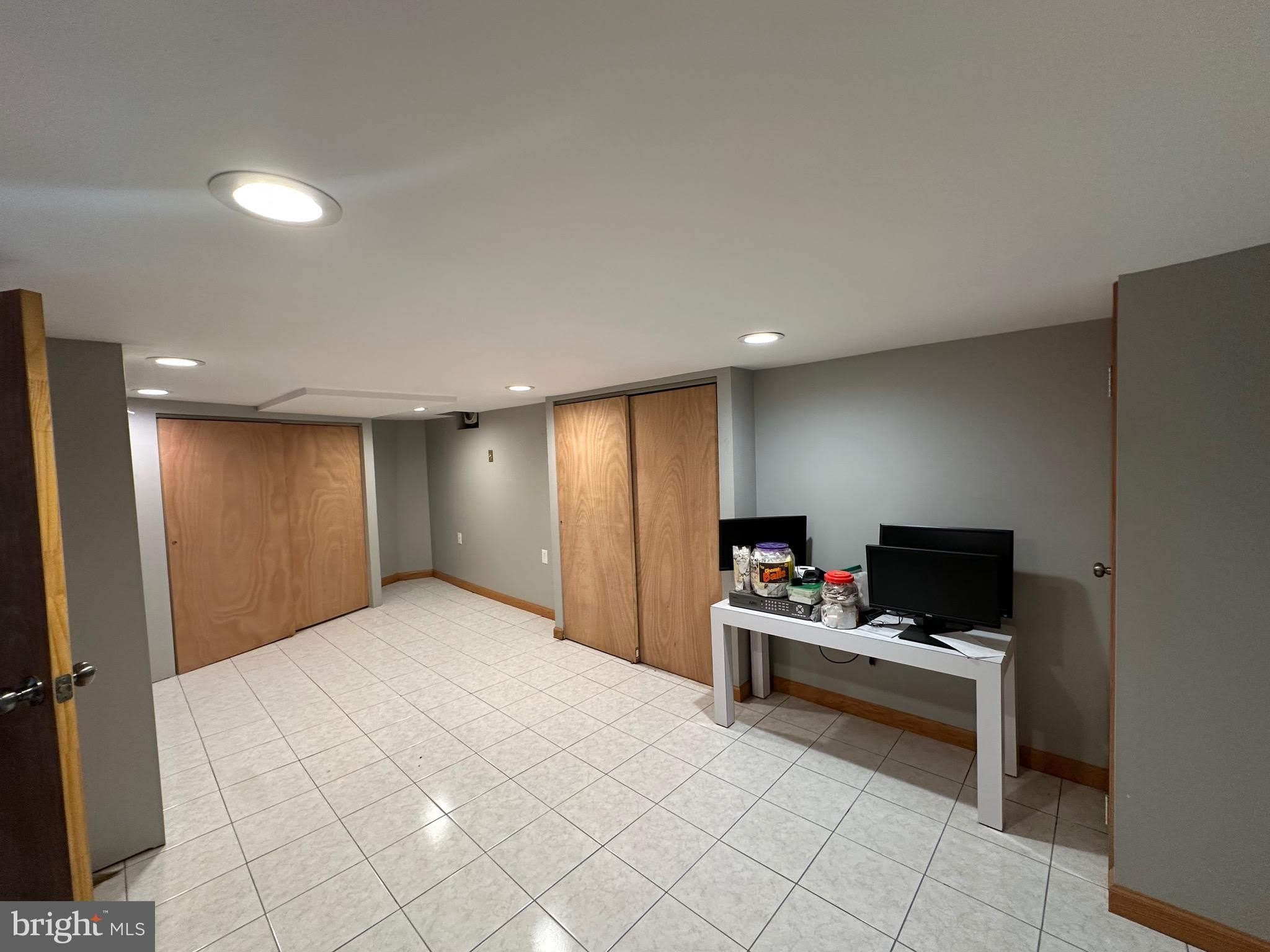 2033 W PASSYUNK Avenue – photo 3