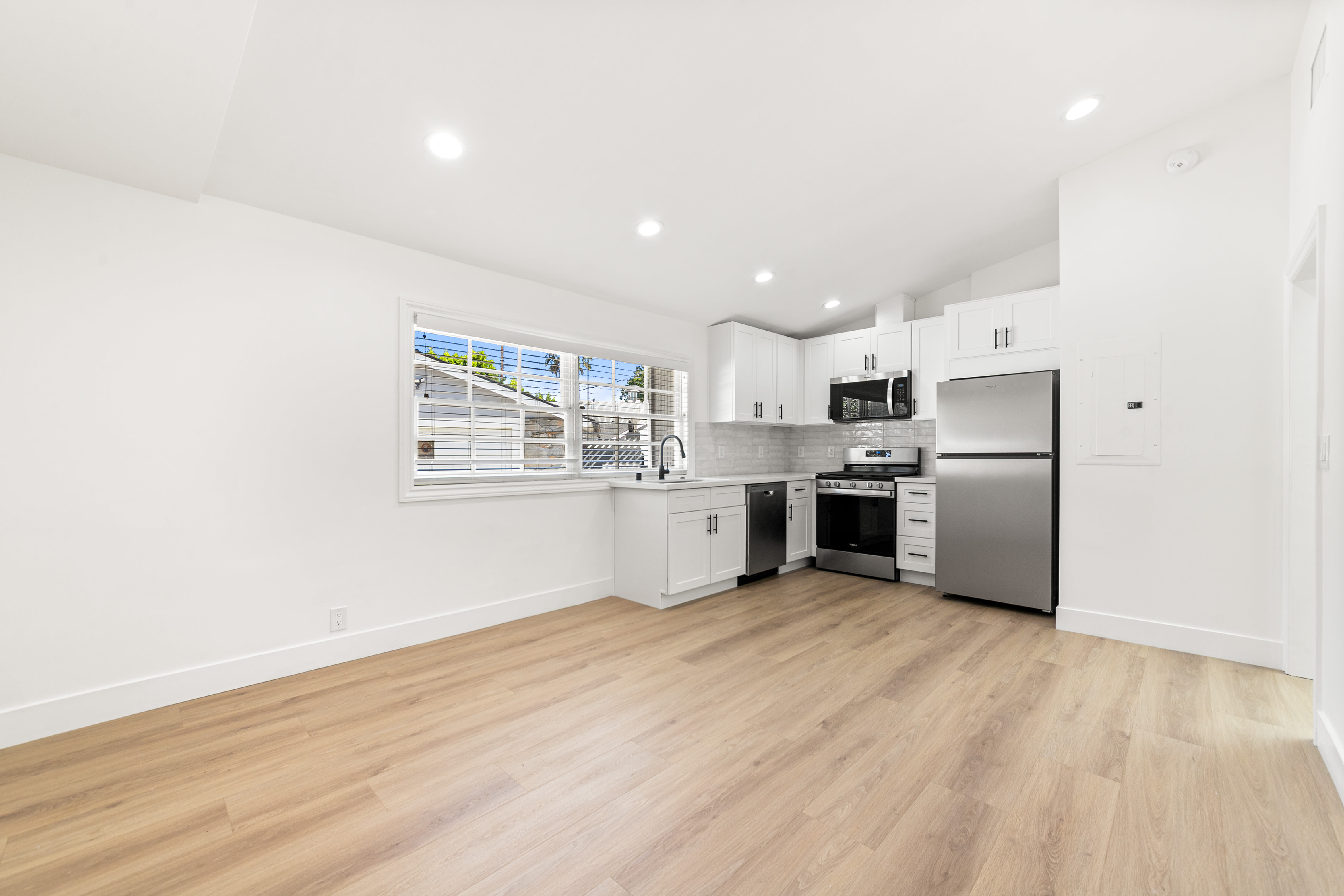 5227 Beckford Ave – photo 4