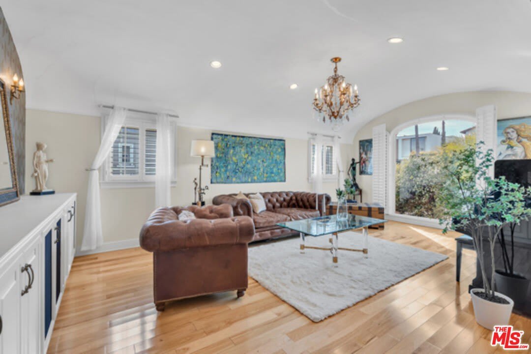 326 N Doheny Dr – photo 4