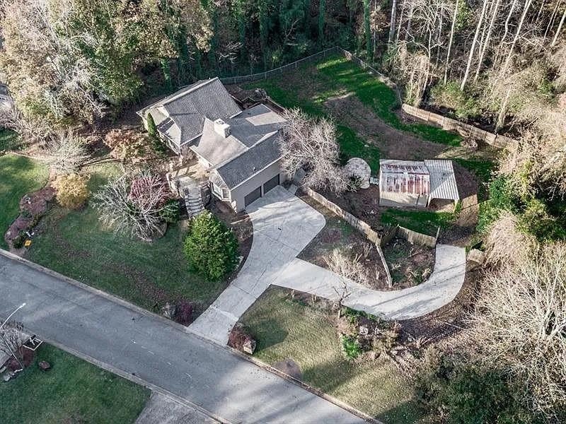 2189 Chartwell Drive – photo 1