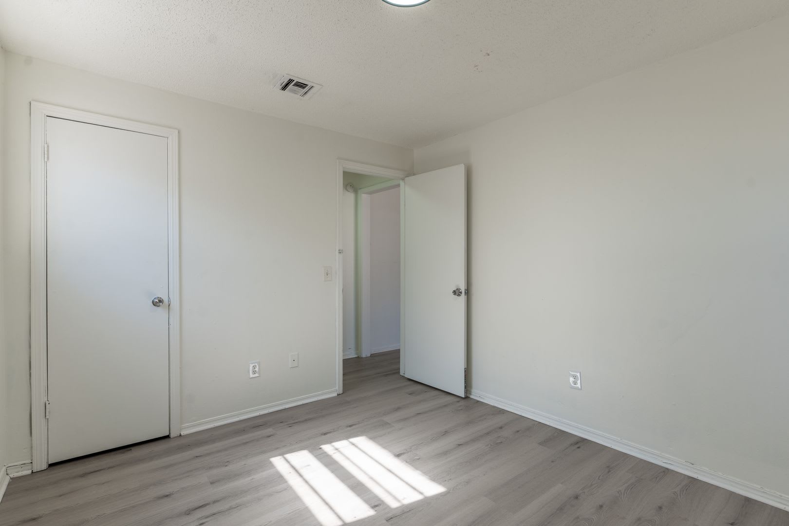 5113 S Briarwood Drive – photo 3