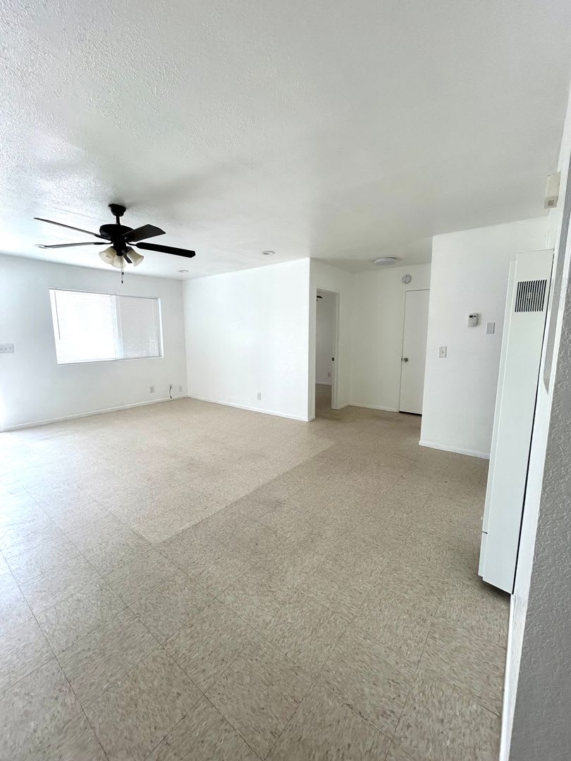 2 Bedroom 1 Bathroom Home Close To Town – photo 3