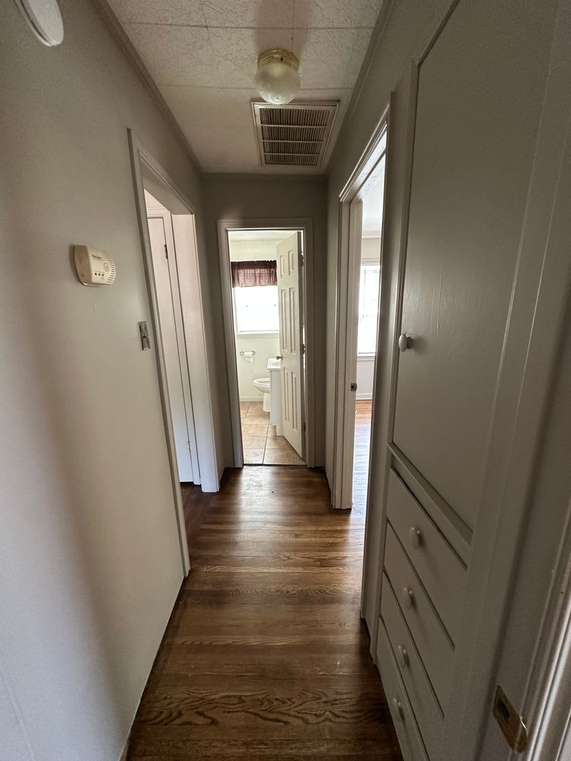 3 bed 1 bath – photo 2