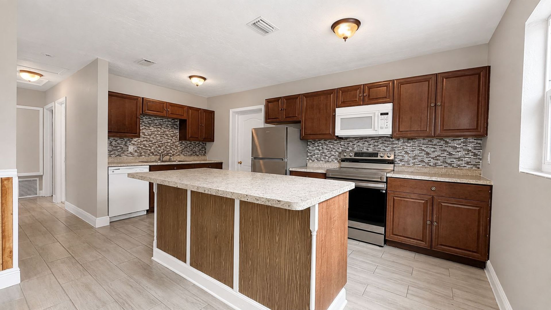Updated 3 Bedroom Home with Bonus Florida Room, Workshop & Fenced Yard – photo 3