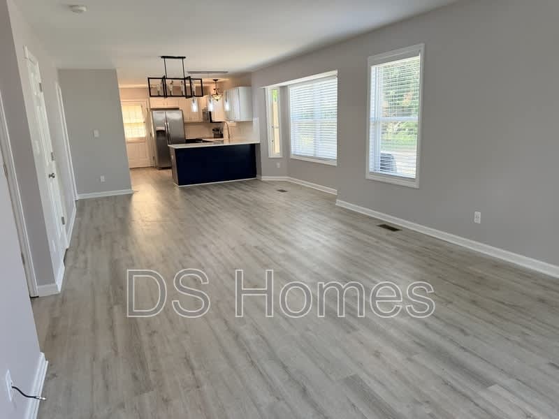 1028 Kent St – photo 4