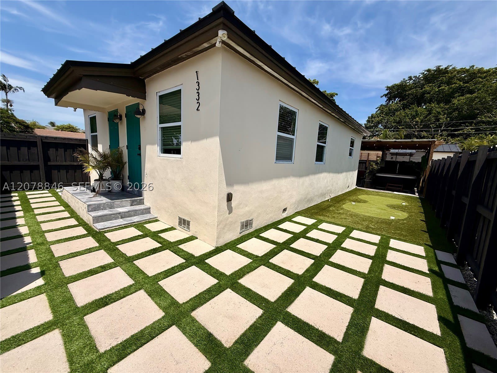 1332 NE 5th Ave – photo 2