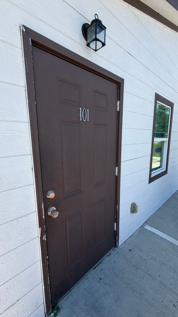 143 Claire Ave N unit 101 – photo 2