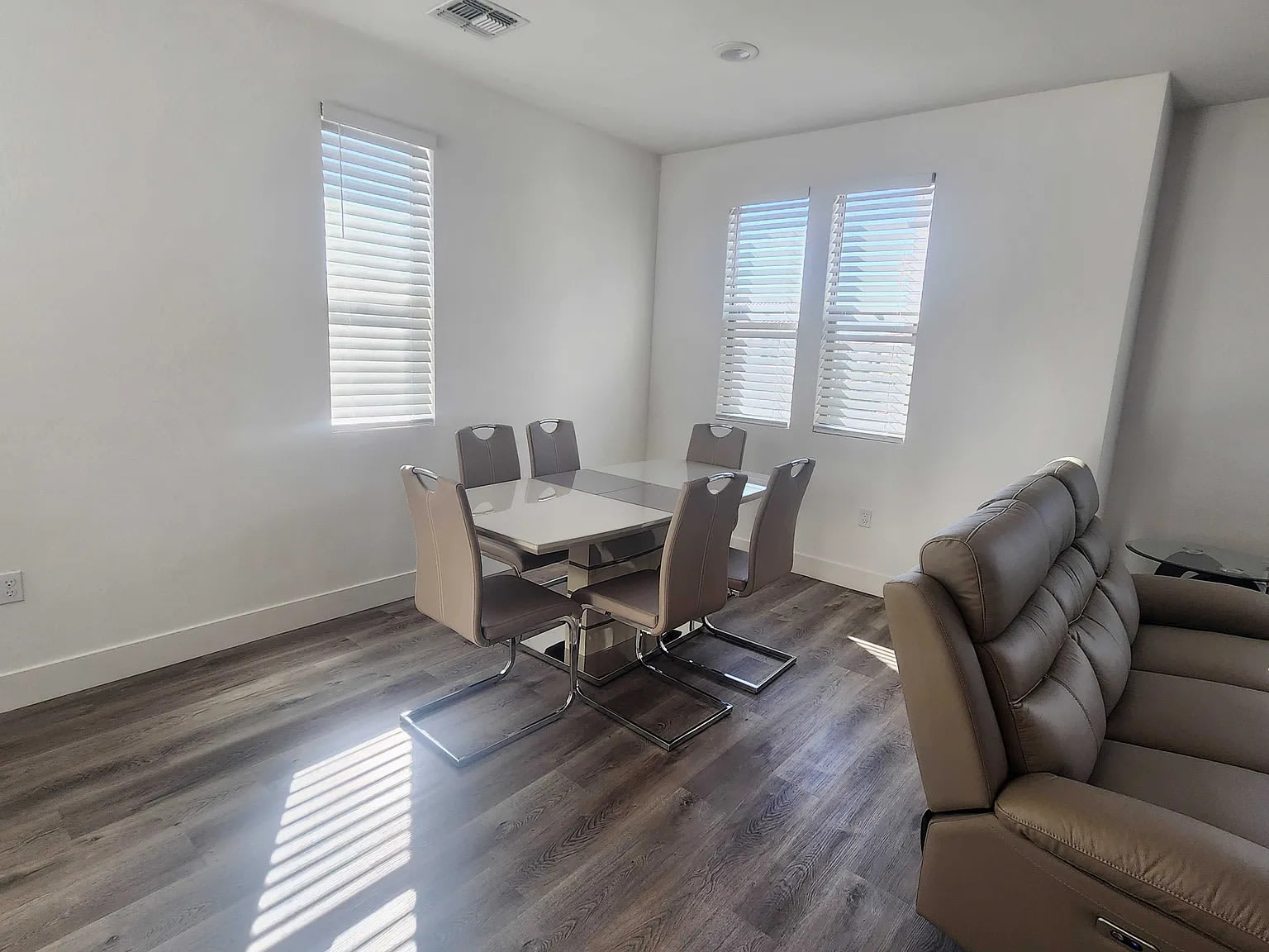 5301 East Commerce Way – photo 2