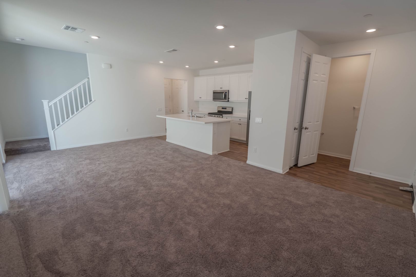 3 Bedrooms in the Five Points Community of Valencia! – photo 3