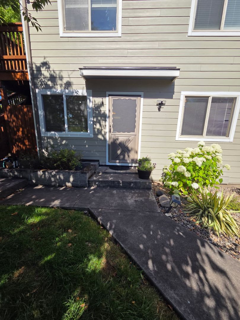 Two bedroom, Two bath Ground Floor Townhouse – photo 3
