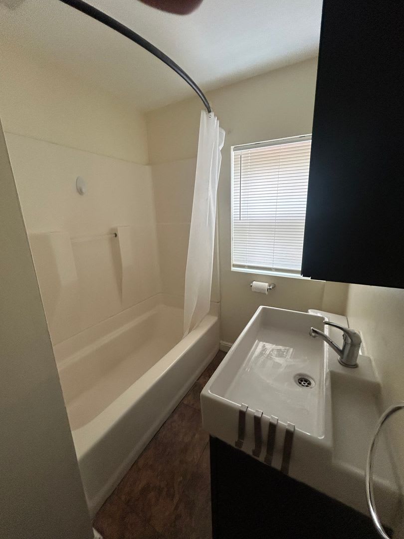 Charming Apartment Just Off Of Moody – photo 2