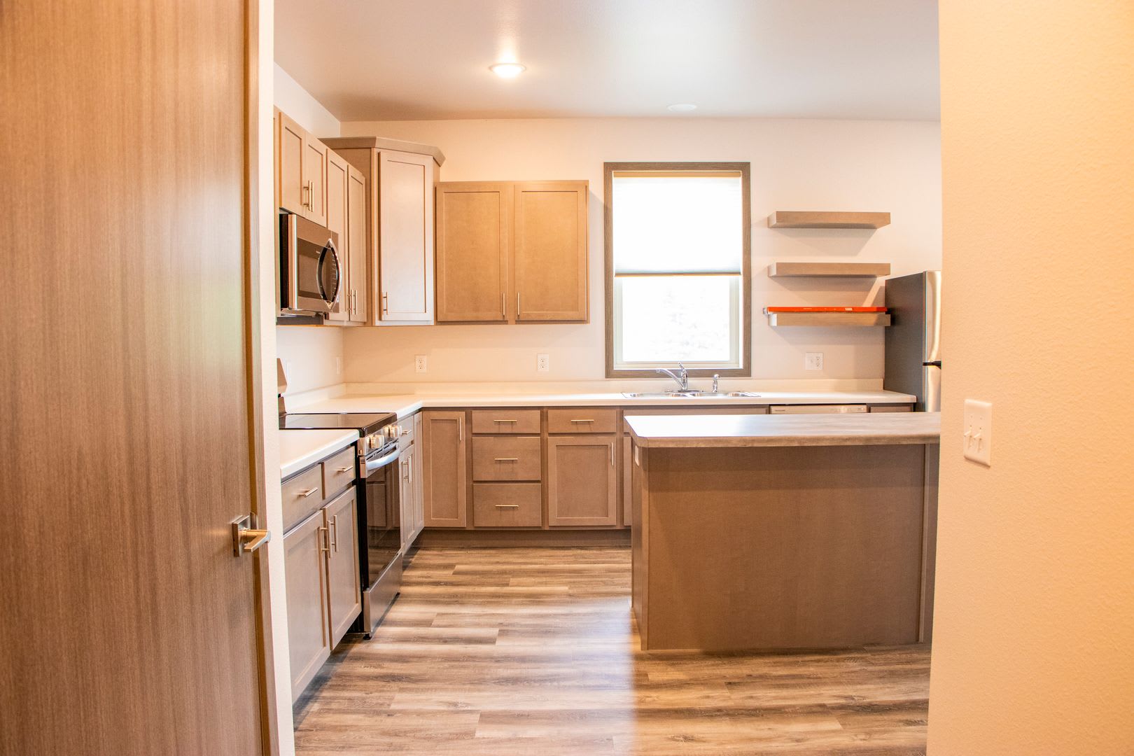 Top Floor Corner 1bed- Available NOW! – photo 3