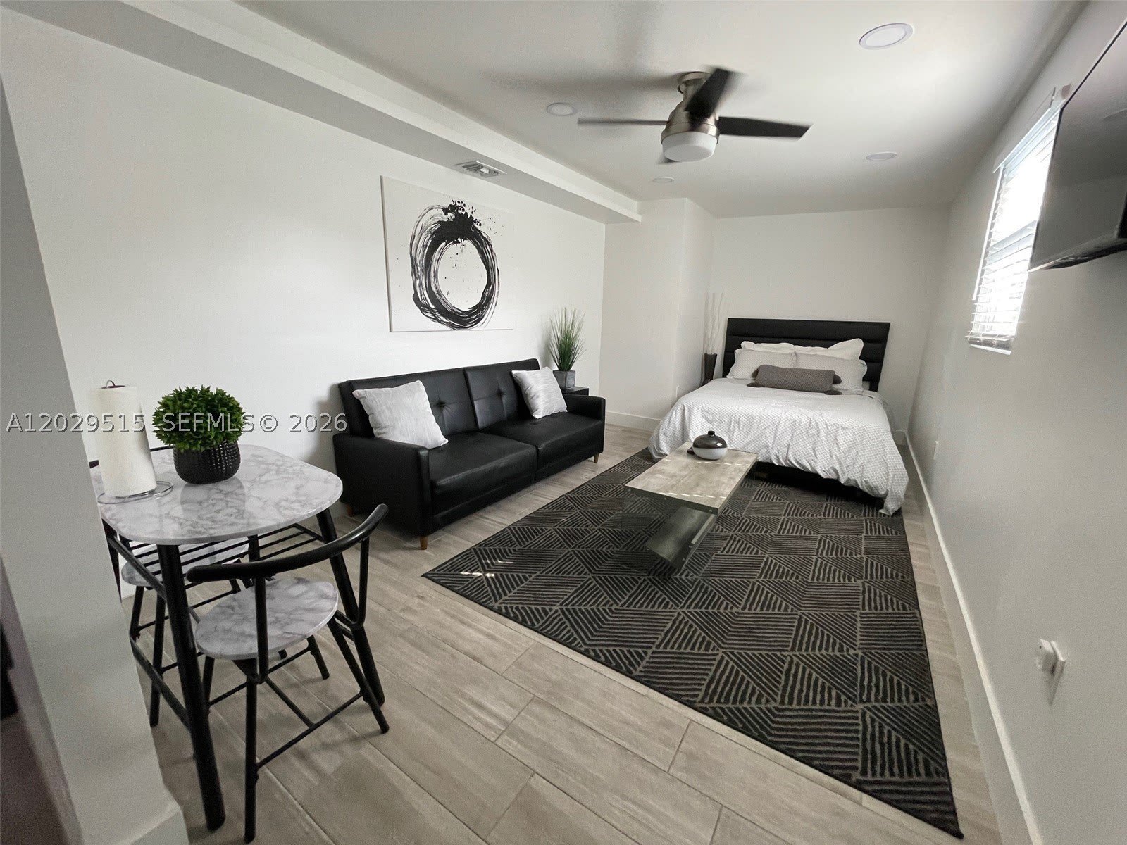170 NE 60th St – photo 1
