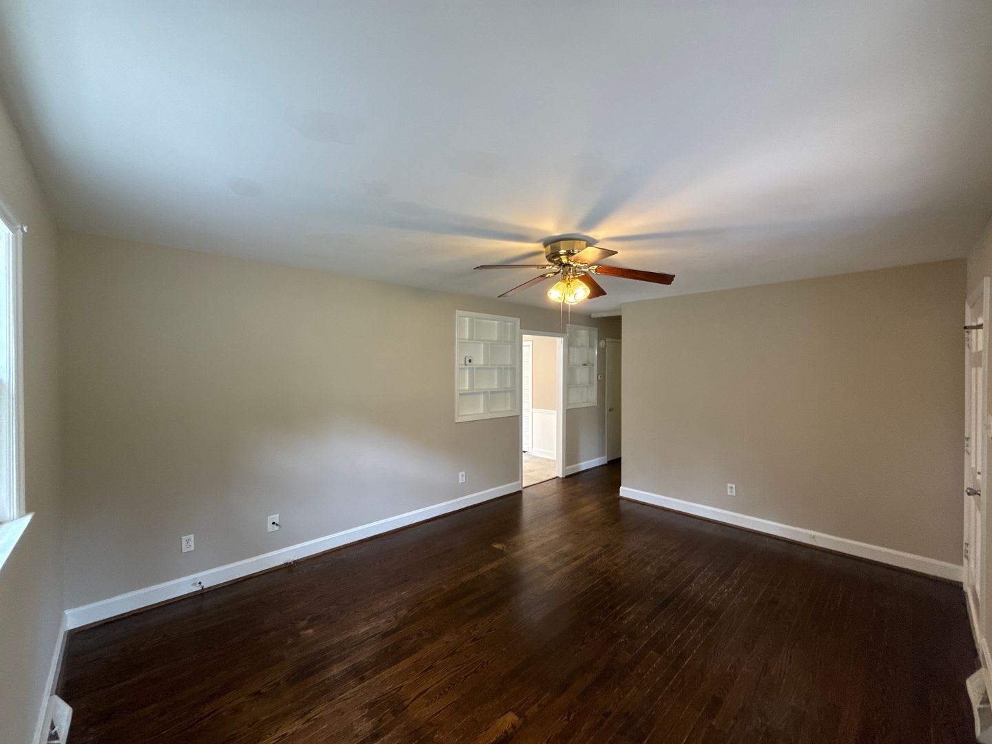 Charming Brick Ranch Home In Cambridge Park Community – photo 3
