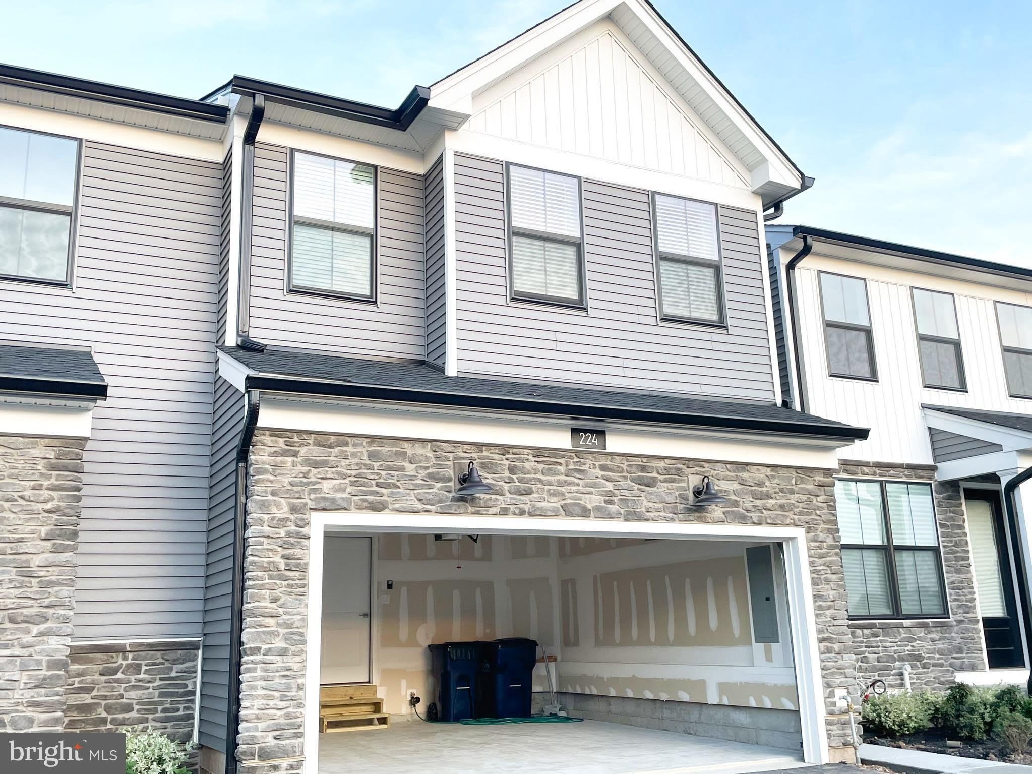 224 LILAC Street – photo 2