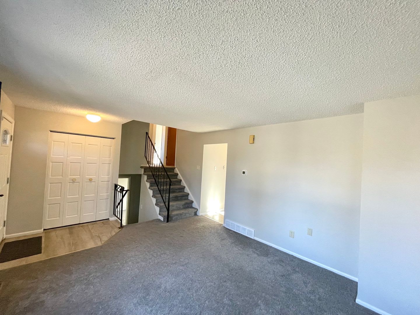 Beautifully updated 3 bedroom 2 bath home in Greeley! – photo 2