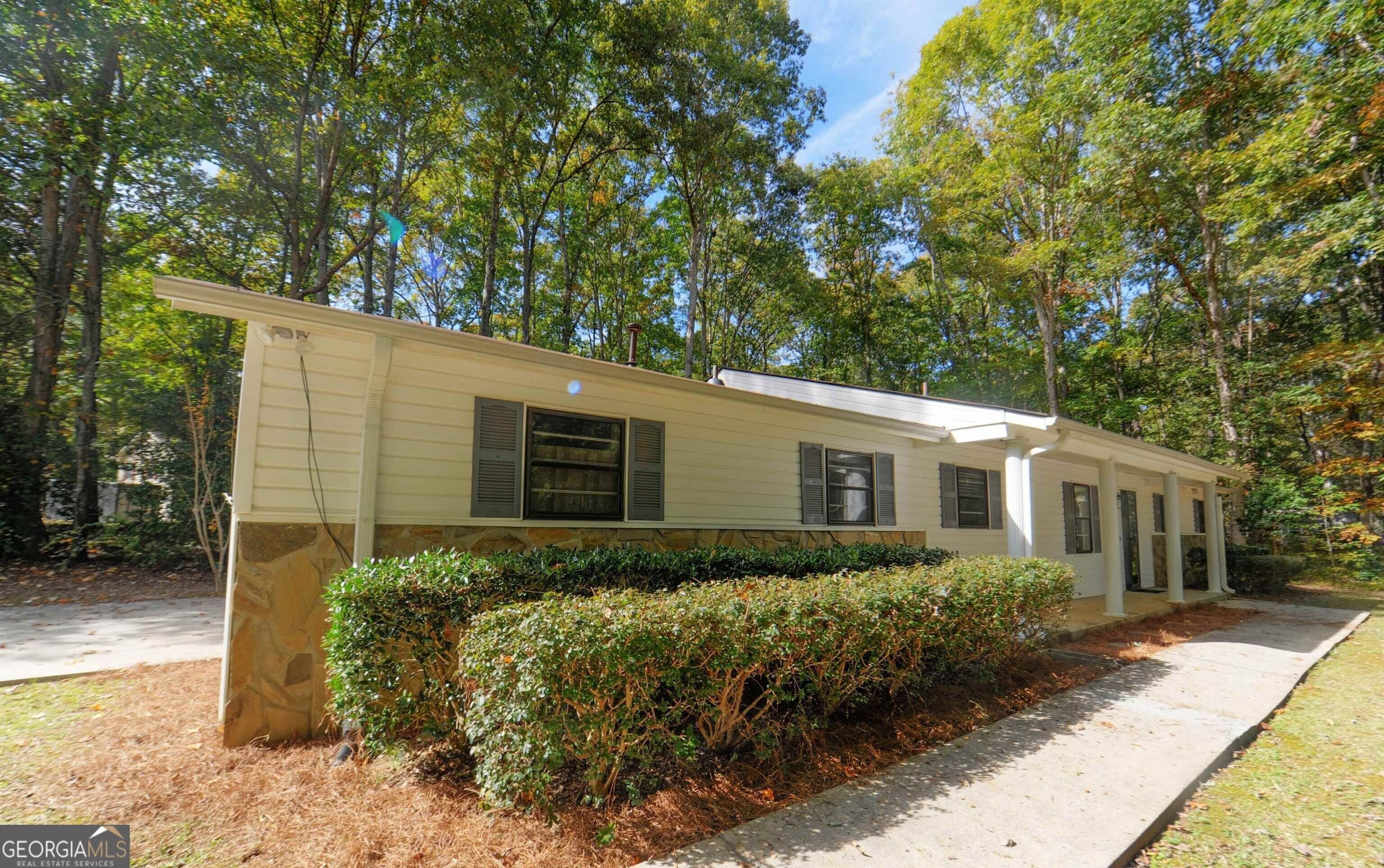 125 Brooks Drive – photo 1