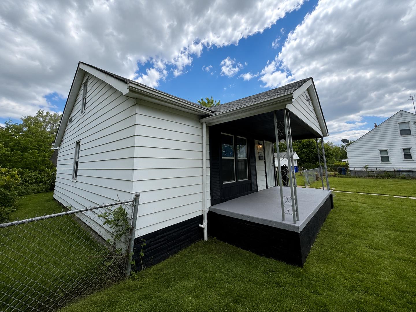 Section 8 Ready Completely Renovated 2 Bedroom Home For Lease – photo 2