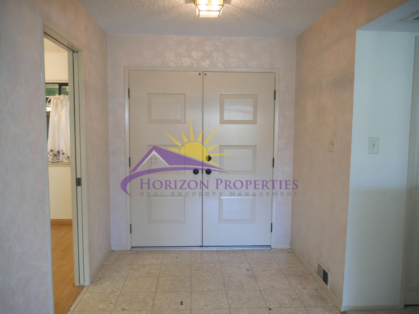 Bright 3 Bed 2 Bath 1,866sqft Carmichael Home with Pool – photo 3