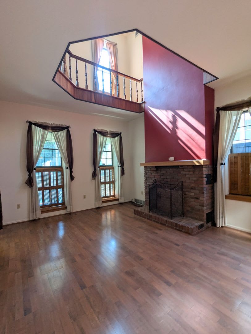 Unique 3 Bedroom, 2.5 Bathroom Single Family Home (Shadyside) – photo 5
