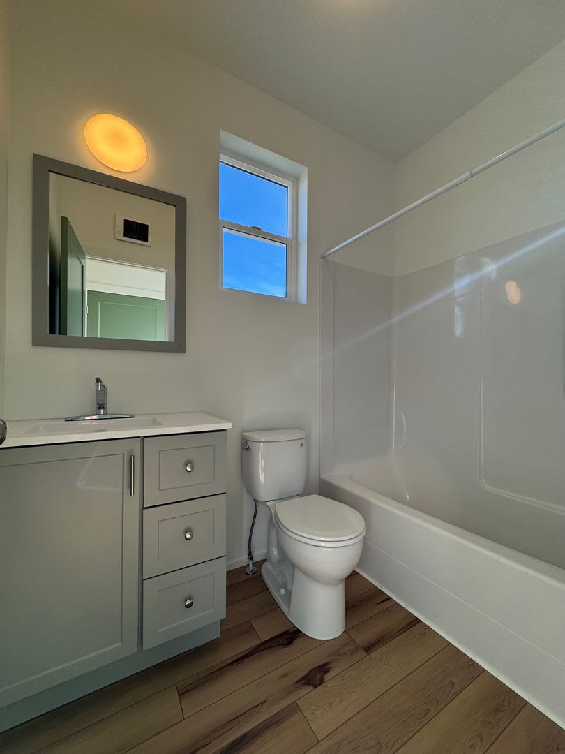 1BR, 1BA with Huge Garage – photo 4