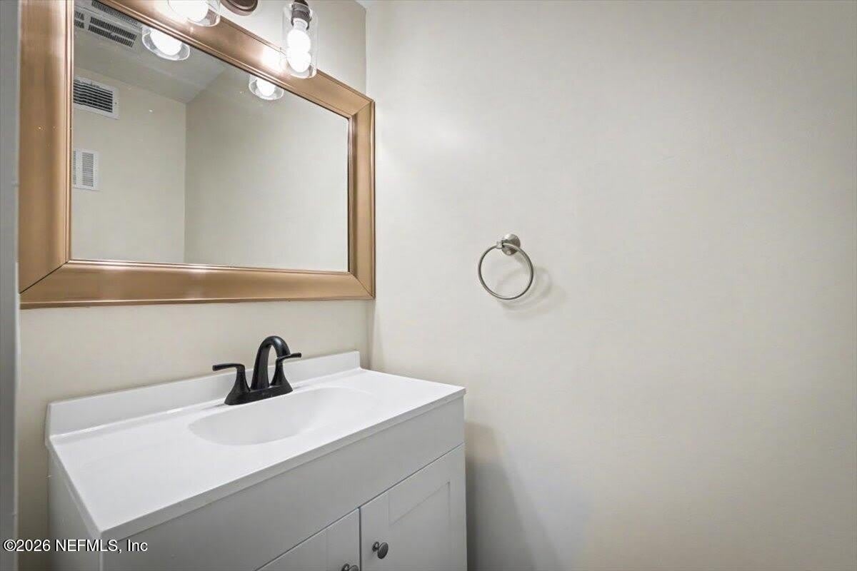 22 COMARES Avenue – photo 5