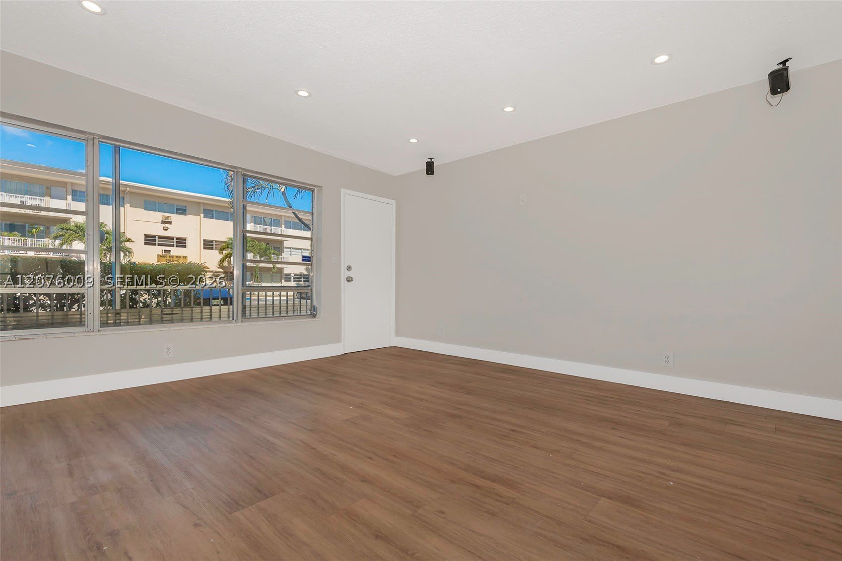 16800 NE 15th Ave – photo 4