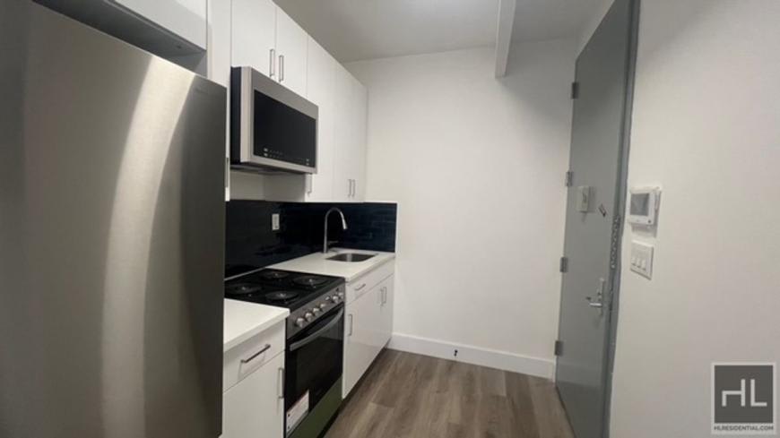 902 ROGERS AVENUE – photo 2