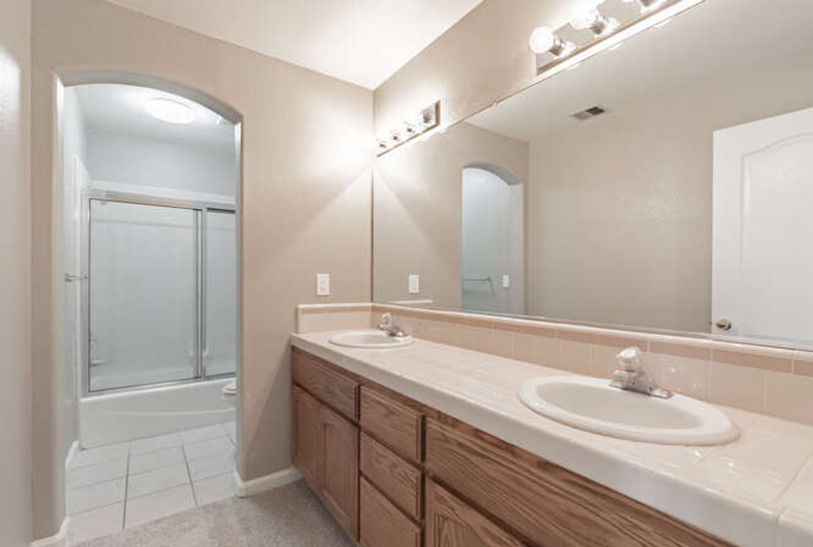 Clovis 3 Bedroom/2 Bath Home Ready for Move In – photo 4