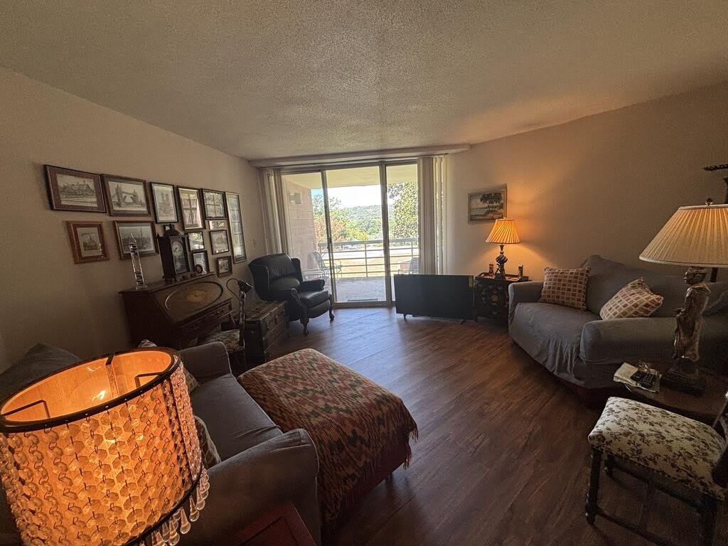 1012 Guadalupe St – photo 3